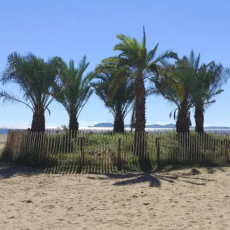 Cote Plage, Apercu Mer, Proche Aeroport, Climatisees Et Parking Gratuit *
