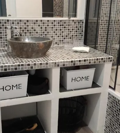 Bleues Cote Et Aeroport Climatisees Et Parking Gratuit