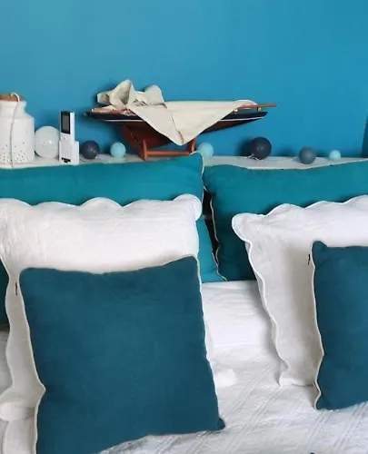 Bed and Breakfast Bleues Cote Et Aeroport Climatisees Et Parking Gratuit Ιέρ