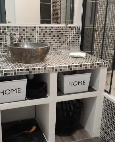 Bleues Cote Et Aeroport Climatisees Et Parking Gratuit